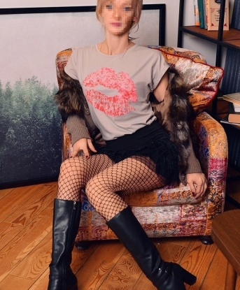 💋 У меня для тебя есть множество возможностей, чтобы погрузиться в мир страсти и удовольствия. 🌟 Мои услуги позволят вам расслабиться и насладиться великолепным времяпровождением. 💃 Страстные эмоции и жгучий экстаз - вот что я гарантирую в своей компании. 💥 Мои отзывы подтверждают мою незабываемую энергию и мастерство. 🌹 Со мной каждая встреча становится ярким и запоминающимся событием. 📸 Фото на моем профиле отражают мою естественную красоту, которая только добавляет очарования и интриги моей личности. 🌟 Позвольте себе погрузиться в океан блаженства, проведя незабываемое время со мной в Москве! 💖 Алиночка